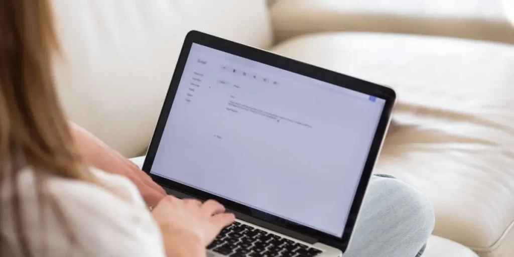 Writing a cover letter in an online cover writer tool